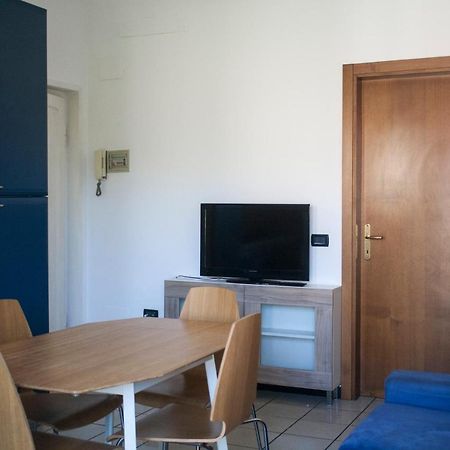 Via Colombo Appartement Marina di Massa Buitenkant foto
